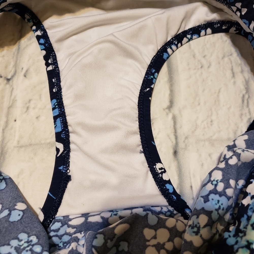 Lands End 2 pc size 10 - Picture 7 of 8